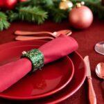 Les 10 meilleures inspirations déco pour une table de Noël rouge et or éclatante